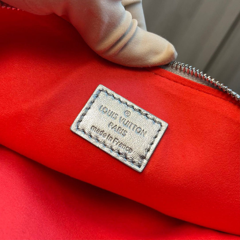 Louis Vuitton Coussin PM Monogram Empreinte SiLouis Vuittoner For Women, WoBags, Shoulder And Crossbody Bags 10.2in/25.9cm Louis Vuitton M57913