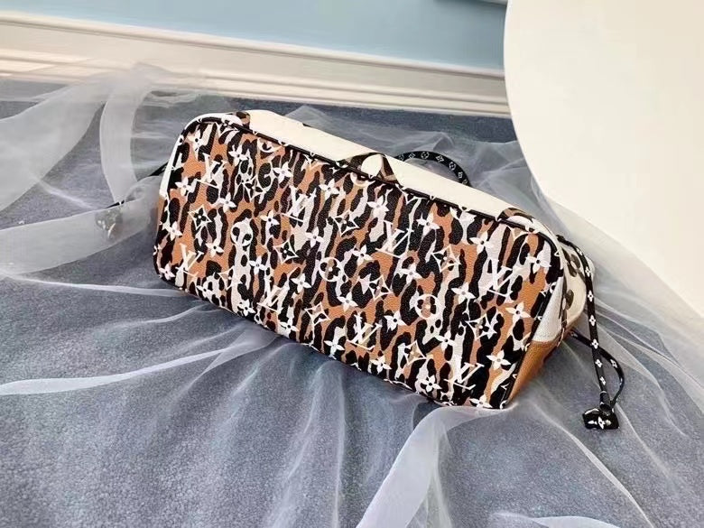 Louis Vuitton Neverfull MM Tote Bag Ivoire Monogram Jungle Canvas For Women,  Shoulder Bags 12.2in/31cm Louis Vuitton M44716