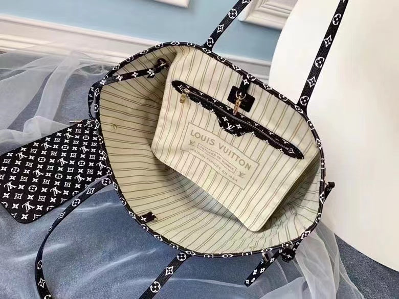 Louis Vuitton Neverfull MM Tote Bag Ivoire Monogram Jungle Canvas For Women,  Shoulder Bags 12.2in/31cm Louis Vuitton M44716