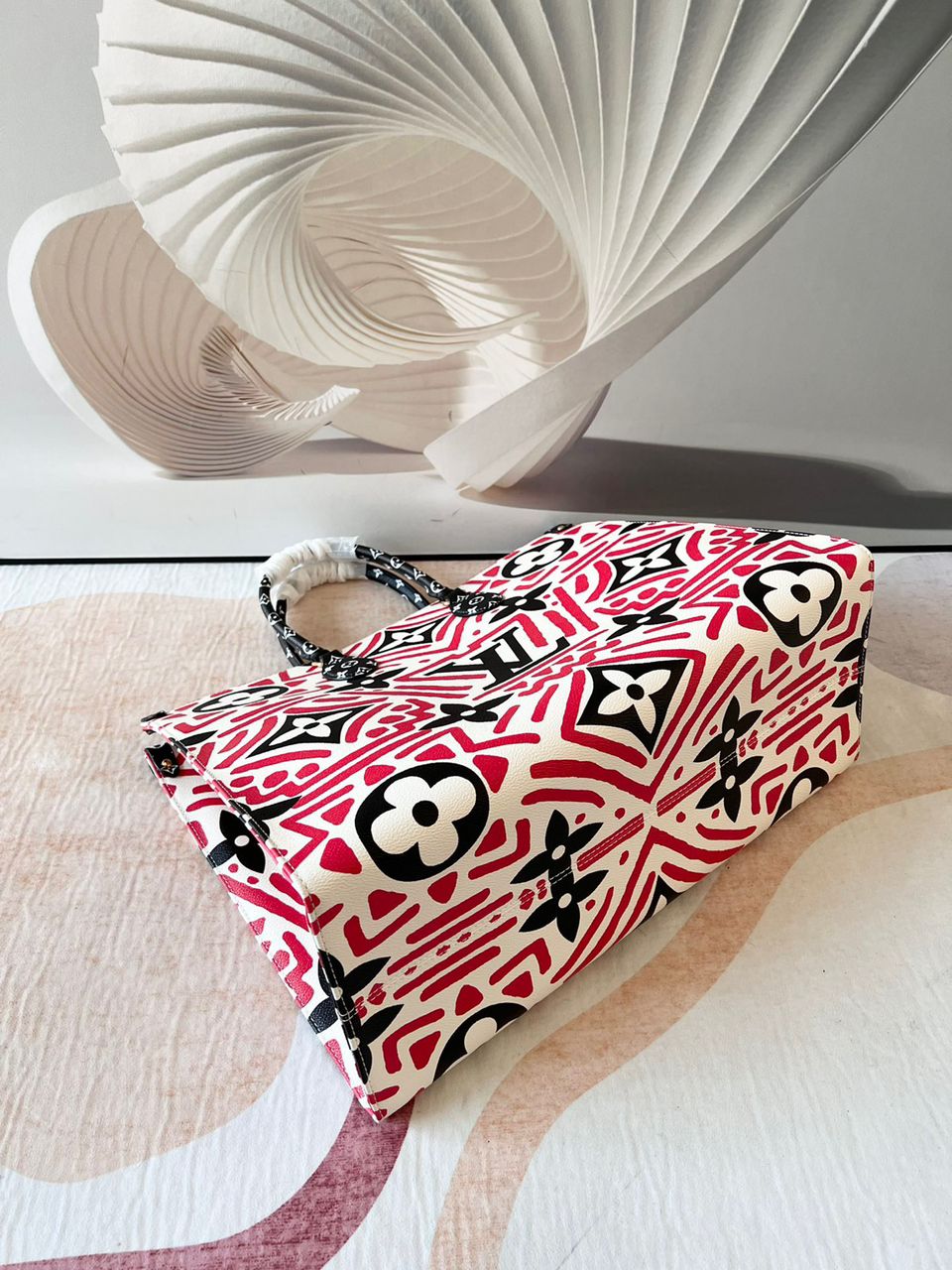 Louis Vuitton Louis Vuitton Crafty OnTheGo GM Tote Bag Monogram Giant Red For Women, Women’s Handbags, Shoulder Bags 16.1in/41cm Louis Vuitton M45358