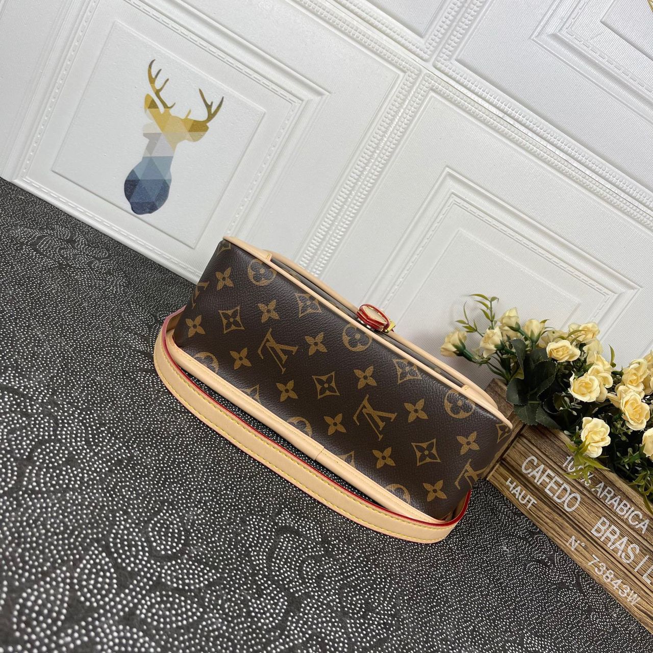Louis Vuitton Diane Monogram Canvas For Women, Women’s Handbags, Shoulder Bags 9.4in/24cm Louis Vuitton M45985
