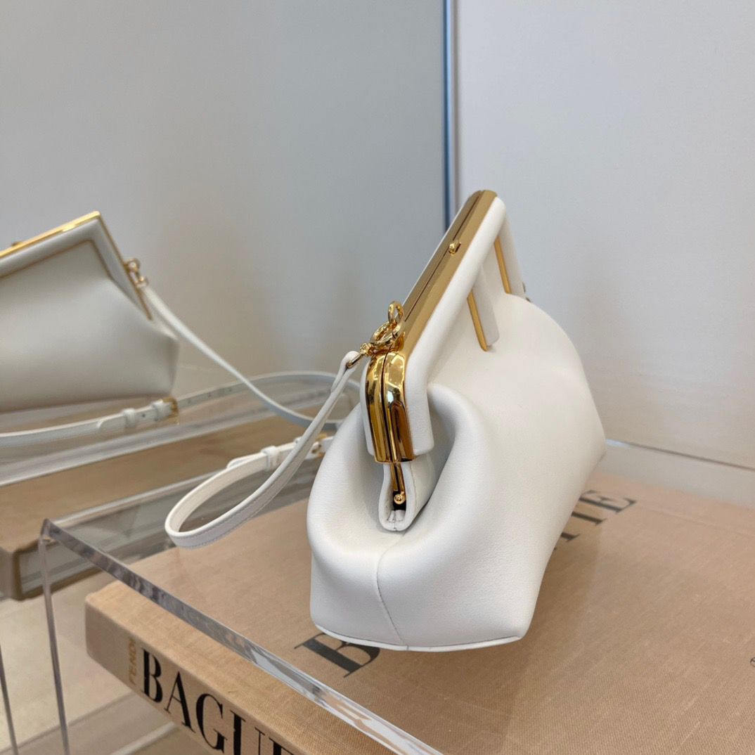 rst Small White For Women, Women’s HandBags, Shoulder And Crossbody Bags 10.2in/26cm FF 8BP129ABottega VenetaEF1C76