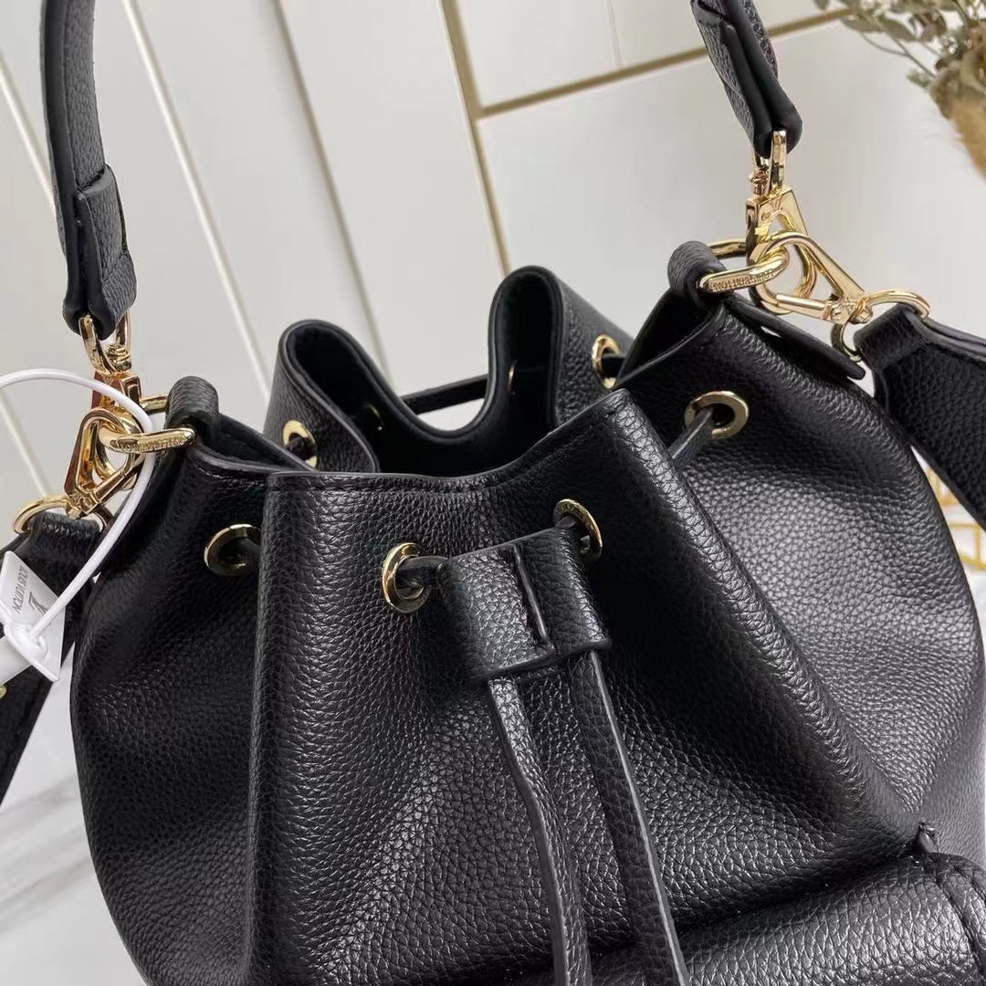 Louis Vuitton Lockme Bucket Black For Women,  Shoulder And Crossbody Bags 9.1in/23cm Louis Vuitton M57687