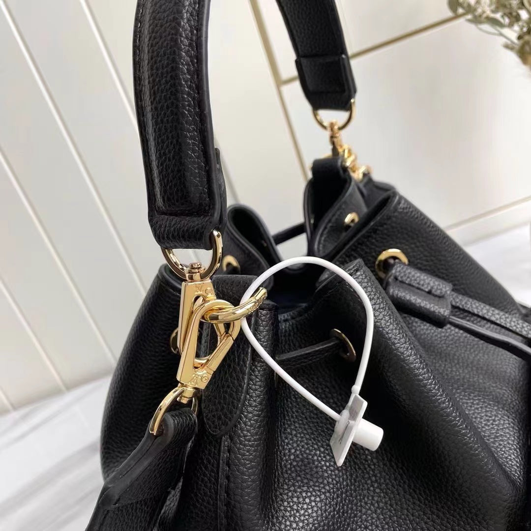 Louis Vuitton Lockme Bucket Black For Women,  Shoulder And Crossbody Bags 9.1in/23cm Louis Vuitton M57687