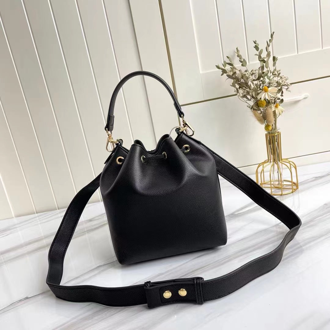 Louis Vuitton Lockme Bucket Black For Women,  Shoulder And Crossbody Bags 9.1in/23cm Louis Vuitton M57687