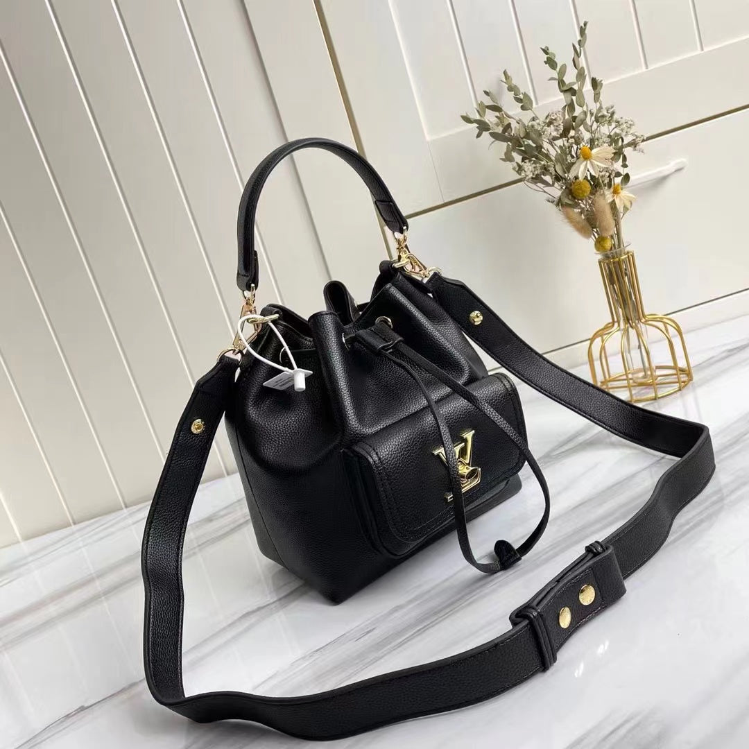 Louis Vuitton Lockme Bucket Black For Women,  Shoulder And Crossbody Bags 9.1in/23cm Louis Vuitton M57687