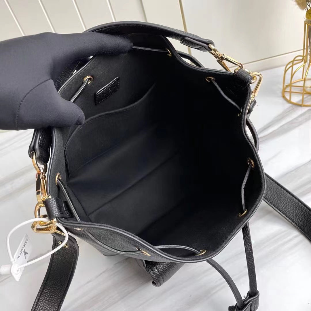 Louis Vuitton Lockme Bucket Black For Women,  Shoulder And Crossbody Bags 9.1in/23cm Louis Vuitton M57687