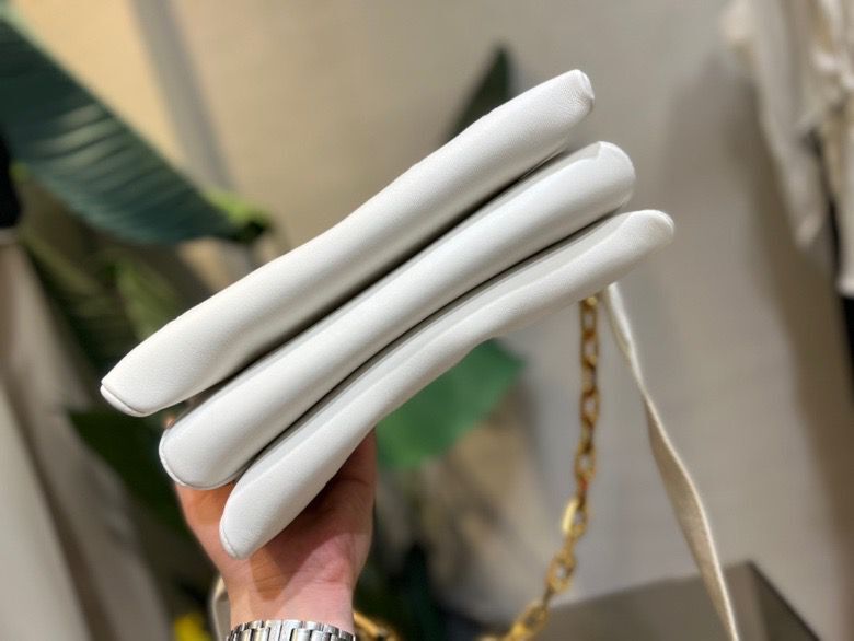 Louis Vuitton Coussin PM Puffy White For Women,  Shoulder And Crossbody Bags 10.2n/26cm Louis Vuitton M21209