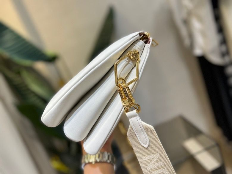 Louis Vuitton Coussin PM Puffy White For Women,  Shoulder And Crossbody Bags 10.2n/26cm Louis Vuitton M21209