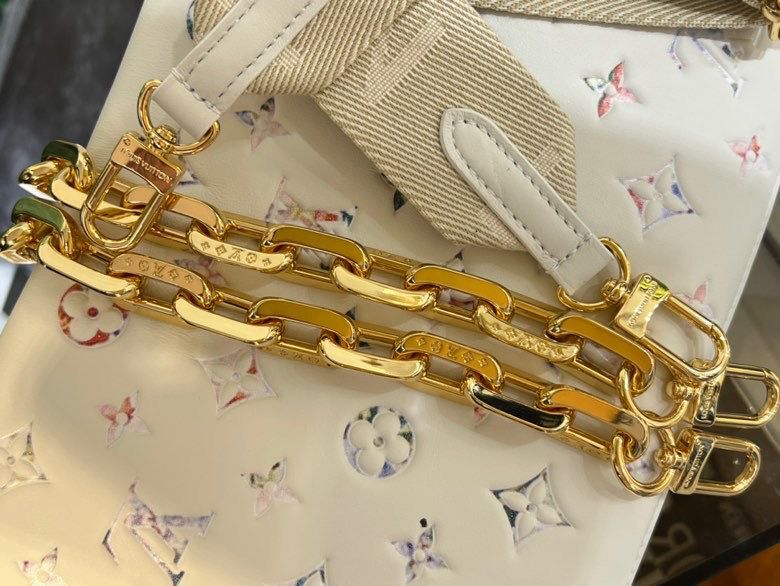 Louis Vuitton Coussin PM Puffy White For Women,  Shoulder And Crossbody Bags 10.2n/26cm Louis Vuitton M21209
