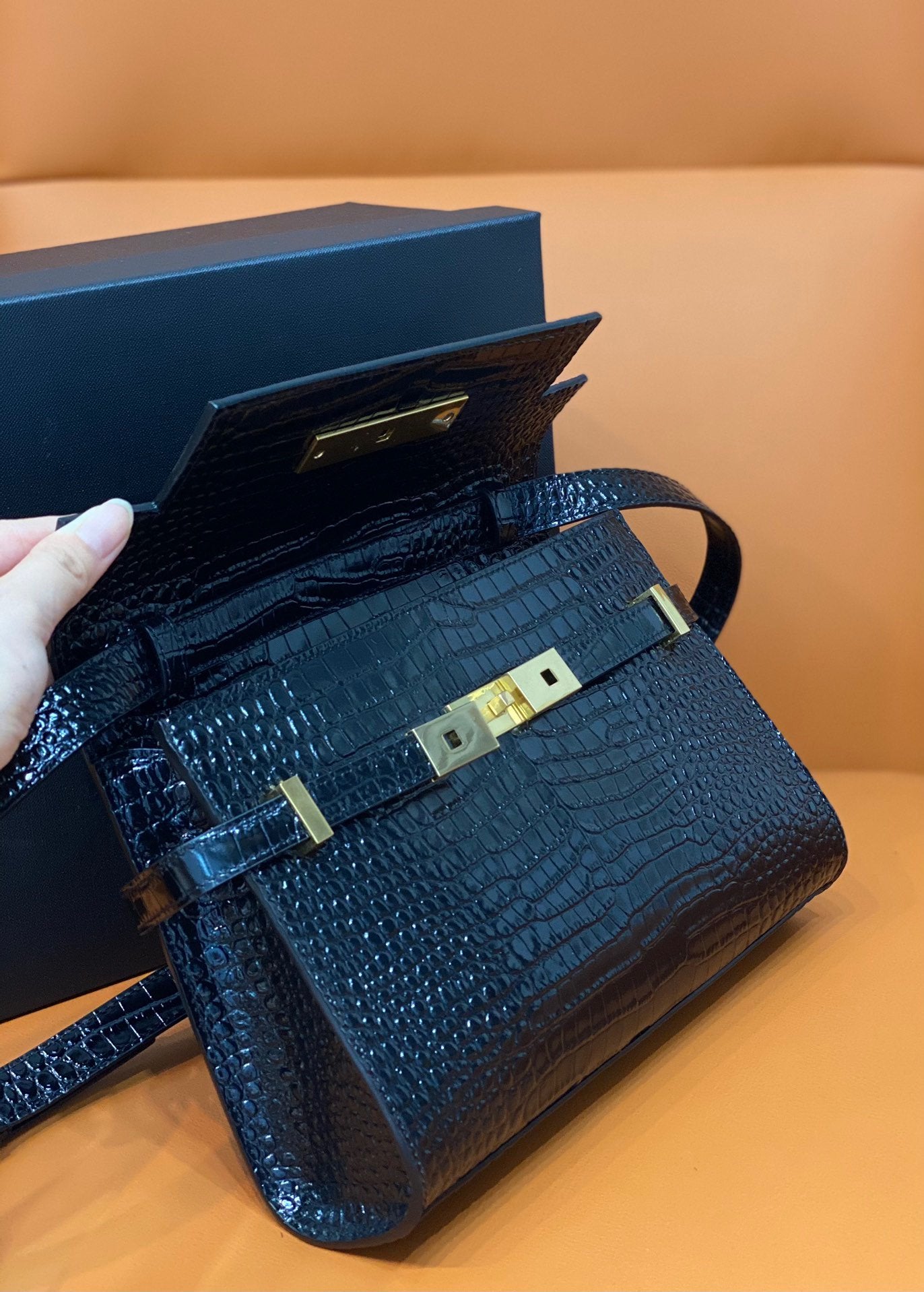 Manhattan Small Shoulder Bag Black For Women 9.4in/24cm YSL 675626DND0W1000