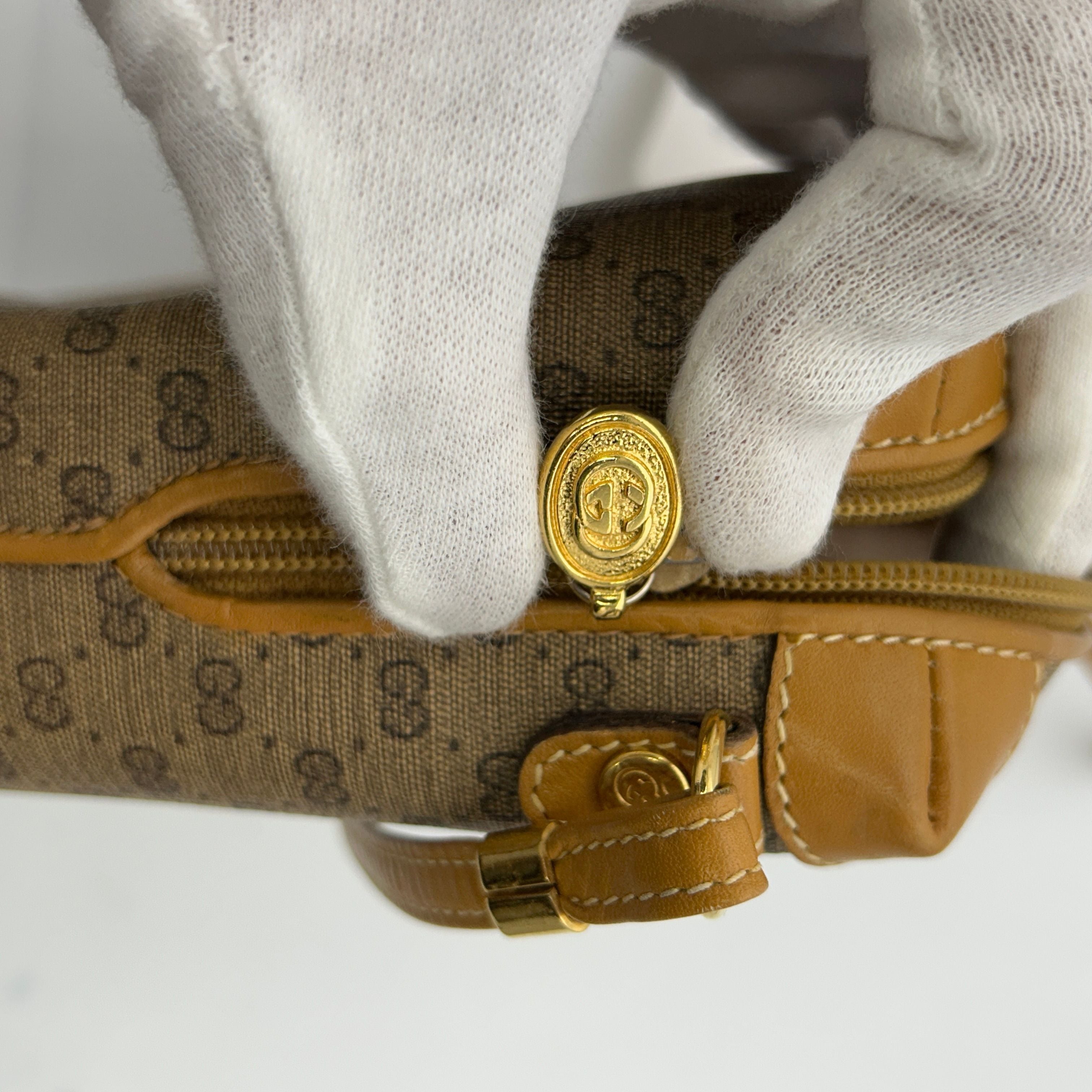 GUCCI Micro GG Supreme Shoulder Bag gu5514ee