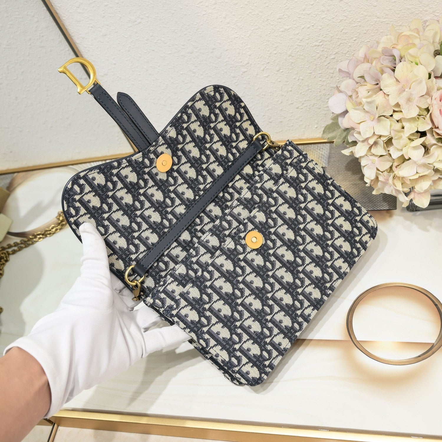 Elite Carryalls