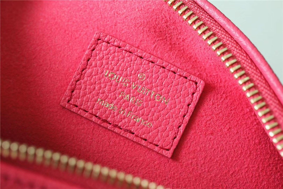 Louis Vuitton Coussin Grain GlamIuo Pink For Women, WomenÃƒÂ¢Ã¢â€šÂ¬Ã¢â€žÂ¢s Bags, Shoulder And Crossbody Bags 8.3in/21cm Louis Vuitton M20750