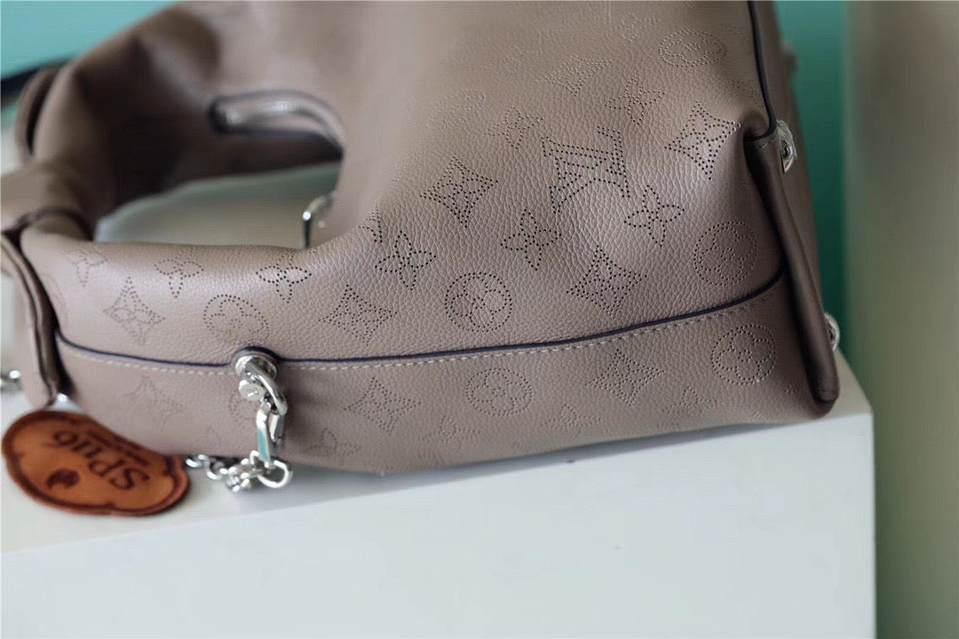 Louis Vuitton Why Knot MM Mahina Galet Beige For Women,  Shoulder And Crossbody Bags 13.4in/34cm Louis Vuitton M20787