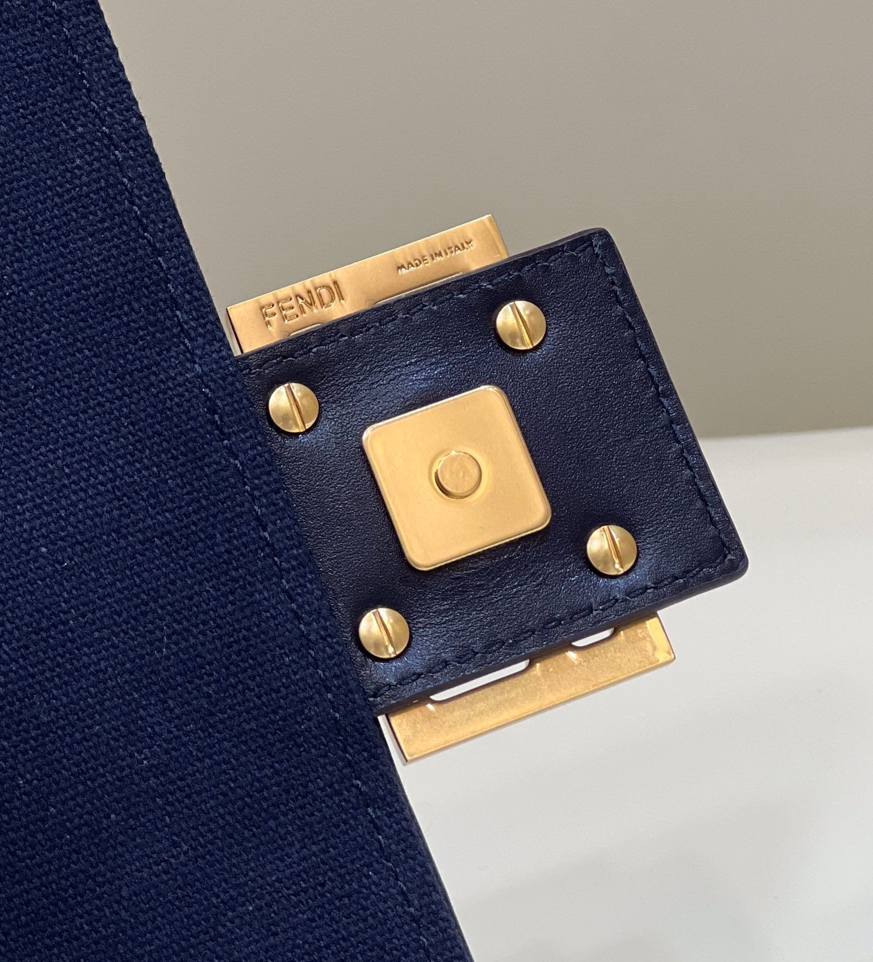 Baguette Dark Blue For Women, Women’s Handbags, Shoulder And Crossbody Bags, 10.6in/27cm FF 8BR600AC9OF19PO