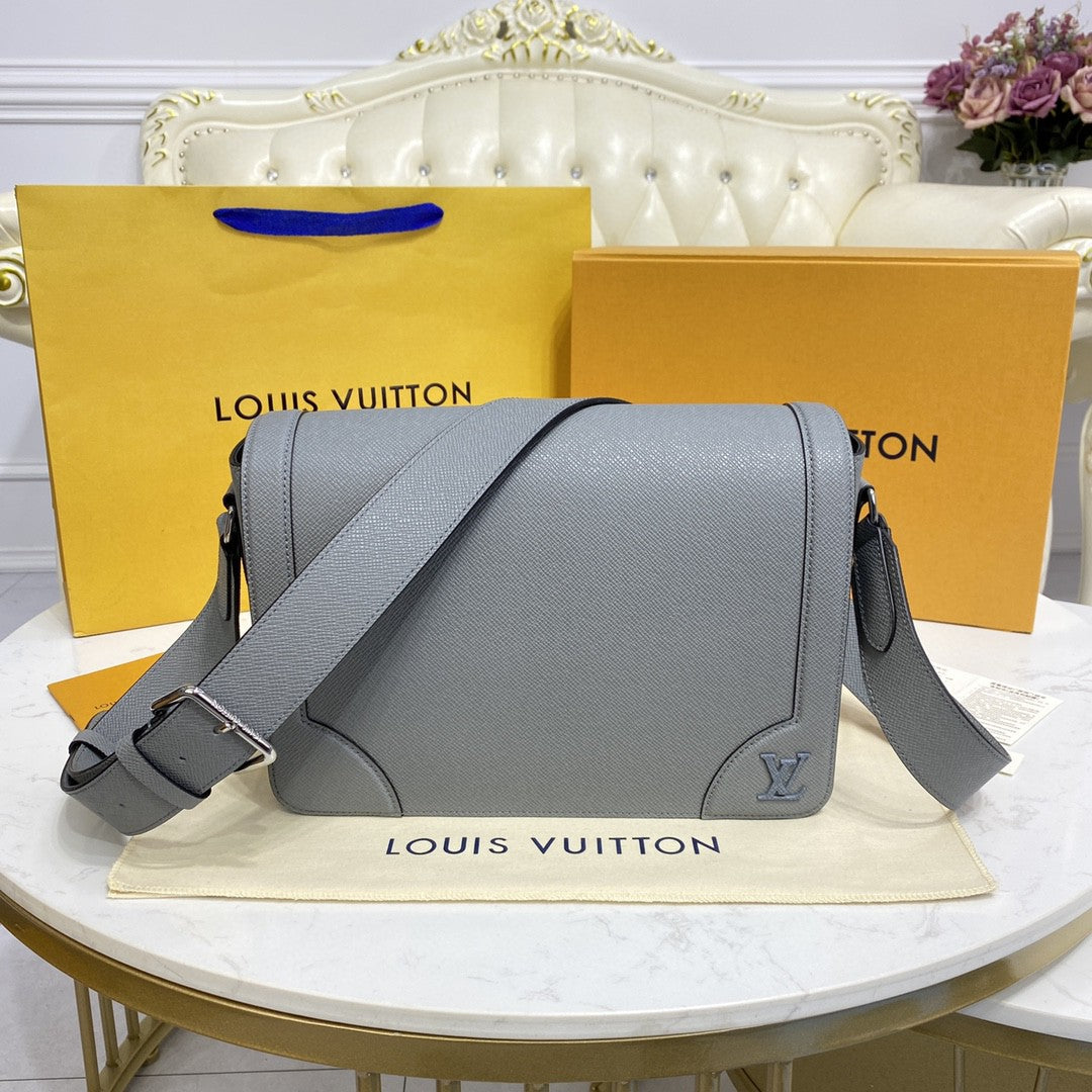 Louis Vuitton New GlamIap Messenger Bag Taiga Grey For Men, Bags, Shoulder And Crossbody Bags 11.1in/28.3cm Louis Vuitton