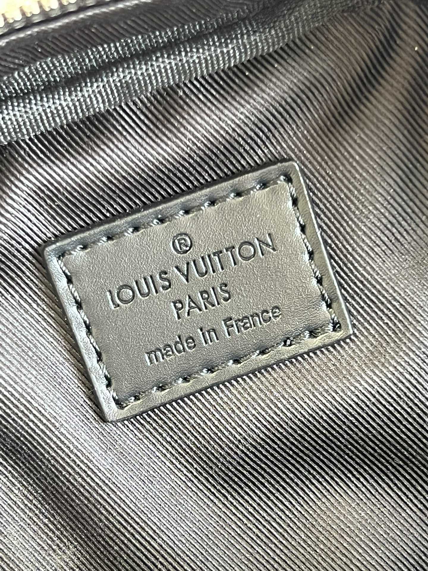 Louis Vuitton Double Phone Pouch Monogram Eclipse Reverse Canvas For Men, Bags, Crossbody Bags 7.1in/18cm Louis Vuitton M81321