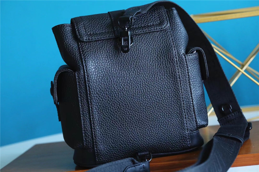 Louis Vuitton Christopher XS Taurillon Black For Men, Bags, Shoulder And Crossbody Bags 7.7in/19.5cm Louis Vuitton M58495