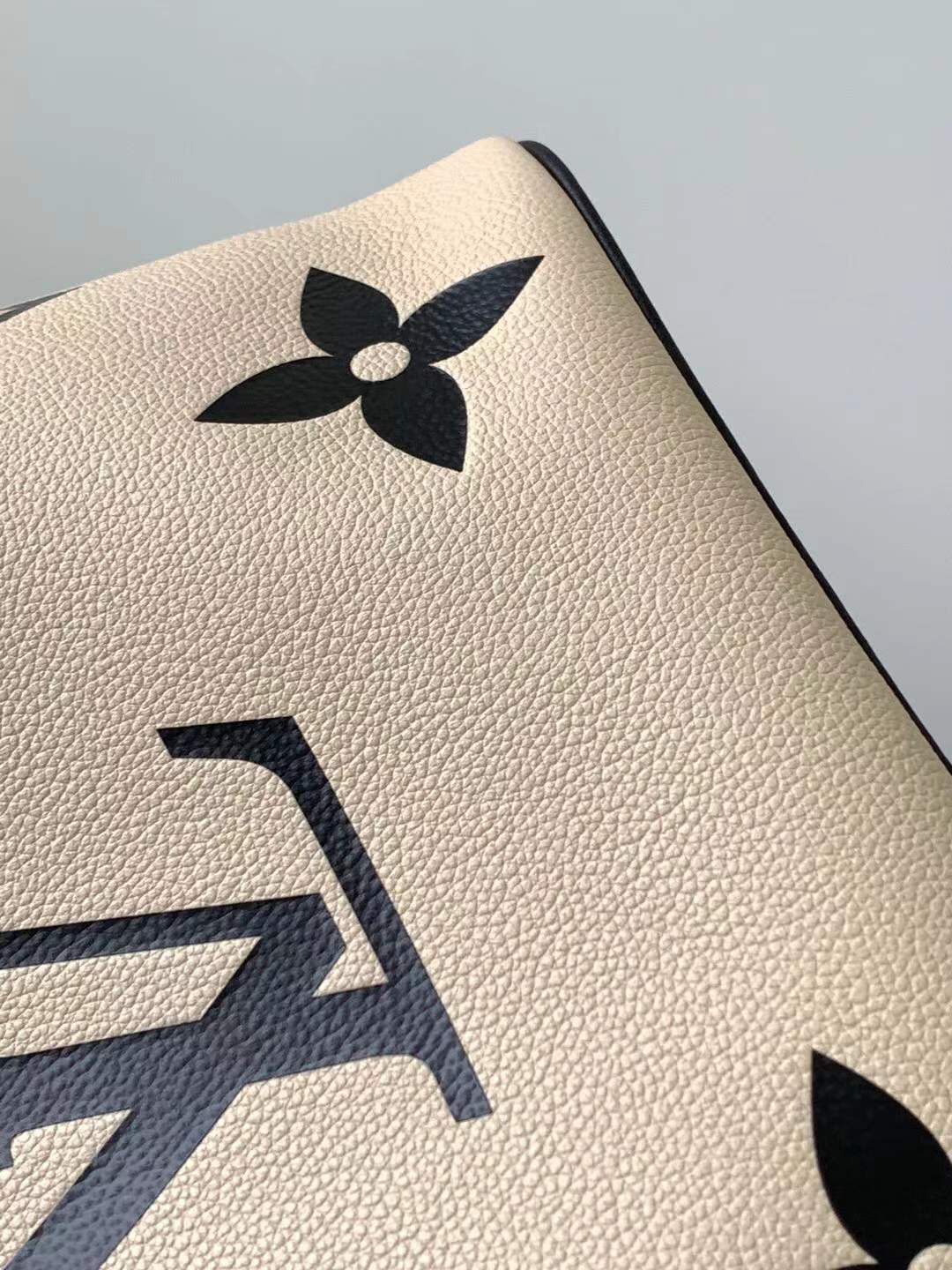 Louis Vuitton Louis Vuitton Crafty Neonoe MM Bucket Bag Creme For Women, WomenÃƒÂ¢Ã¢â€šÂ¬Ã¢â€žÂ¢s Handbags, Shoulder Bags 10.2in/26cm Louis Vuitton M56889