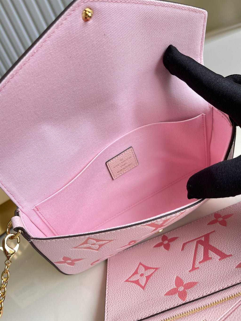 Louis Vuitton Felicie Pochette Monogram Empreinte Pink For Women, WoBags, Shoulder And Crossbody Bags 8.3in/21cm Louis Vuitton M80498