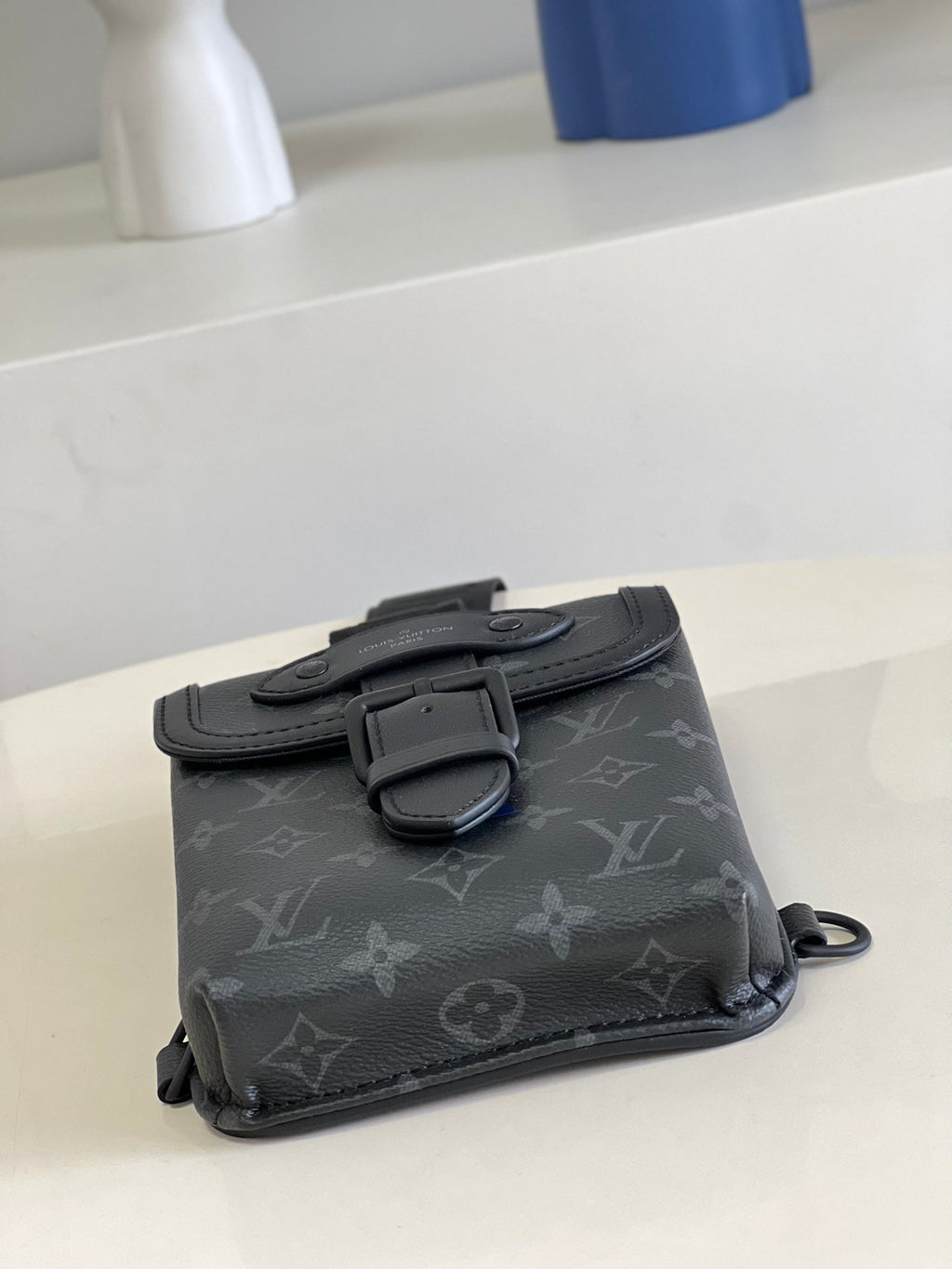 Louis Vuitton Saumur Slingbag Monogram Eclipse Black For Men, Bags, Crossbody Bags 7.1in/18cm Louis Vuitton M45912