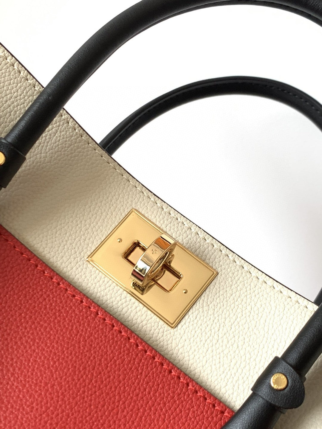 Louis Vuitton On My Side MM Tote Bag Monogram Canvas Red For Women,  Shoulder Bags 12in/31cm Louis Vuitton M53824