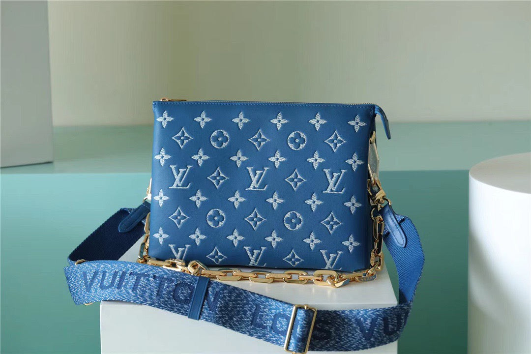 Louis Vuitton Coussin PM Puffy Navy Blue For Women,  Shoulder And Crossbody Bags 10.2n/26cm Louis Vuitton M59392