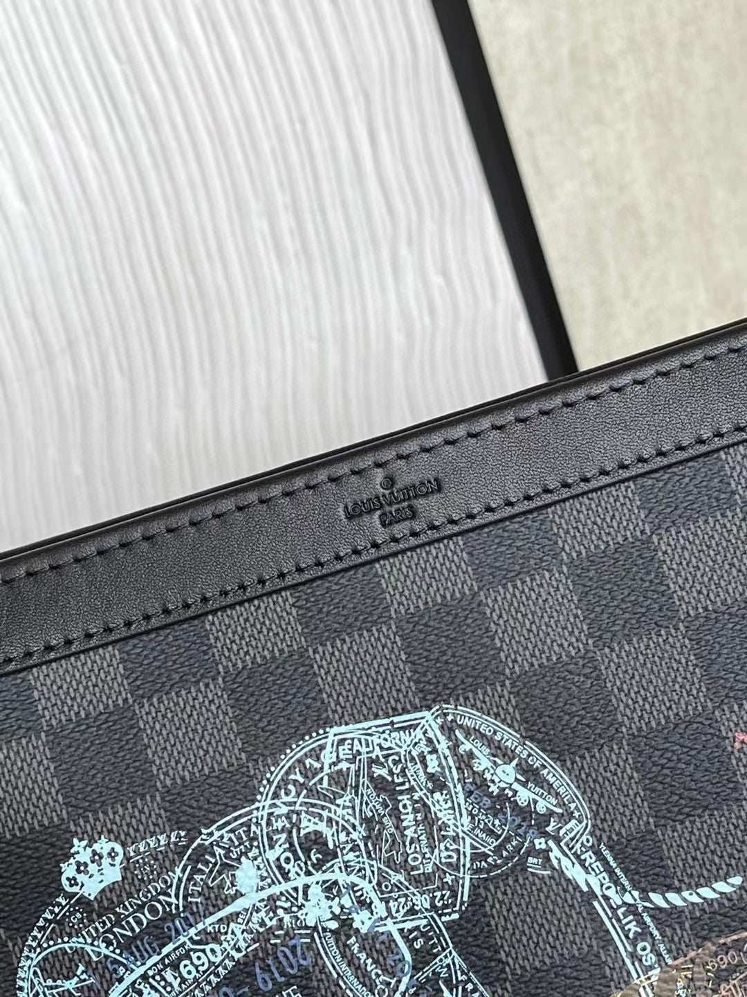 Louis Vuitton Gaston Wearable Wallet Damier Graphite For Men, Bags, Shoulder And Crossbody Bags 8.7in/22cm Louis Vuitton N64608