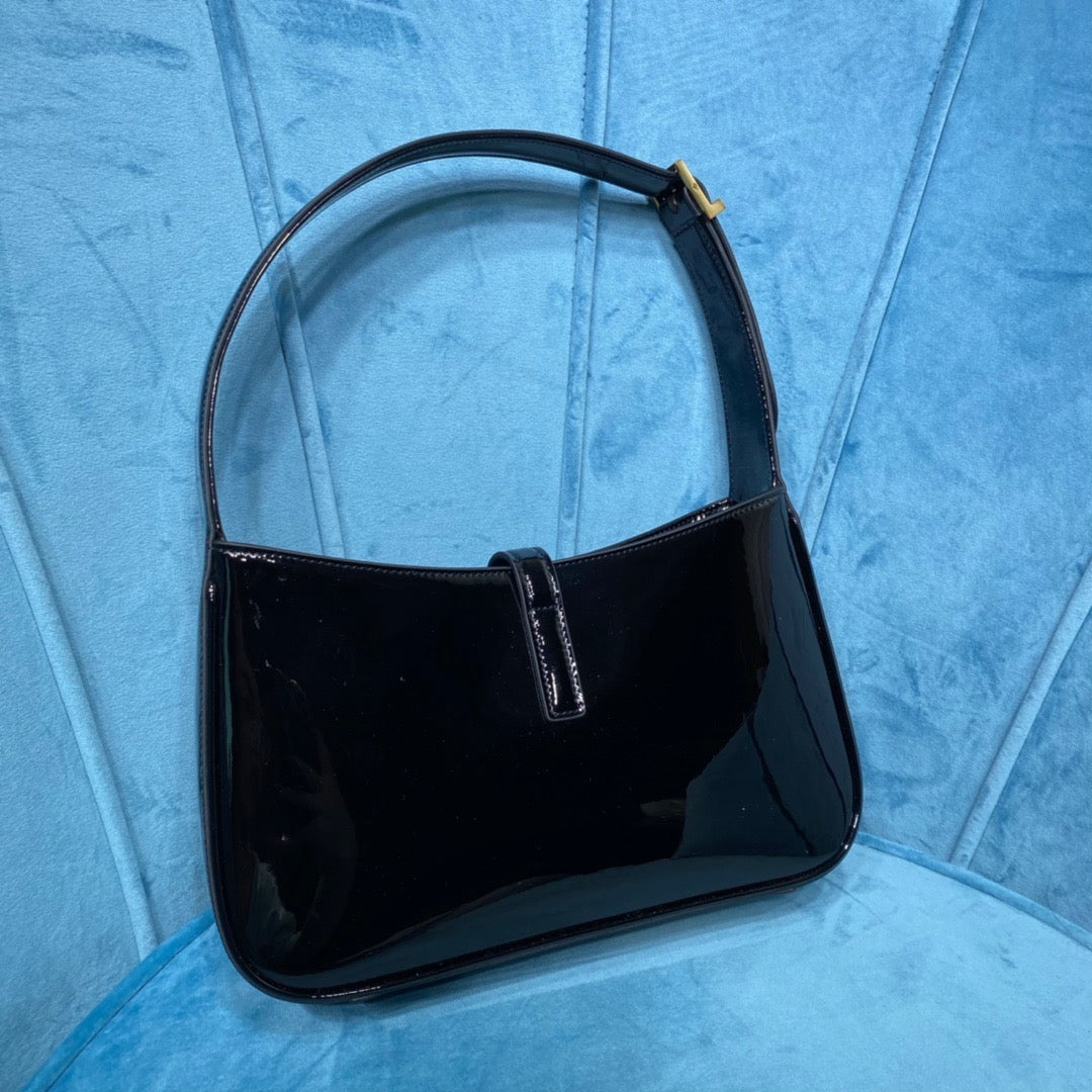 Top Quality Le 5 Ã 7 Hobo Bag In Smooth Noir For Women 9in/23cm YSL 6572280UF0W1000