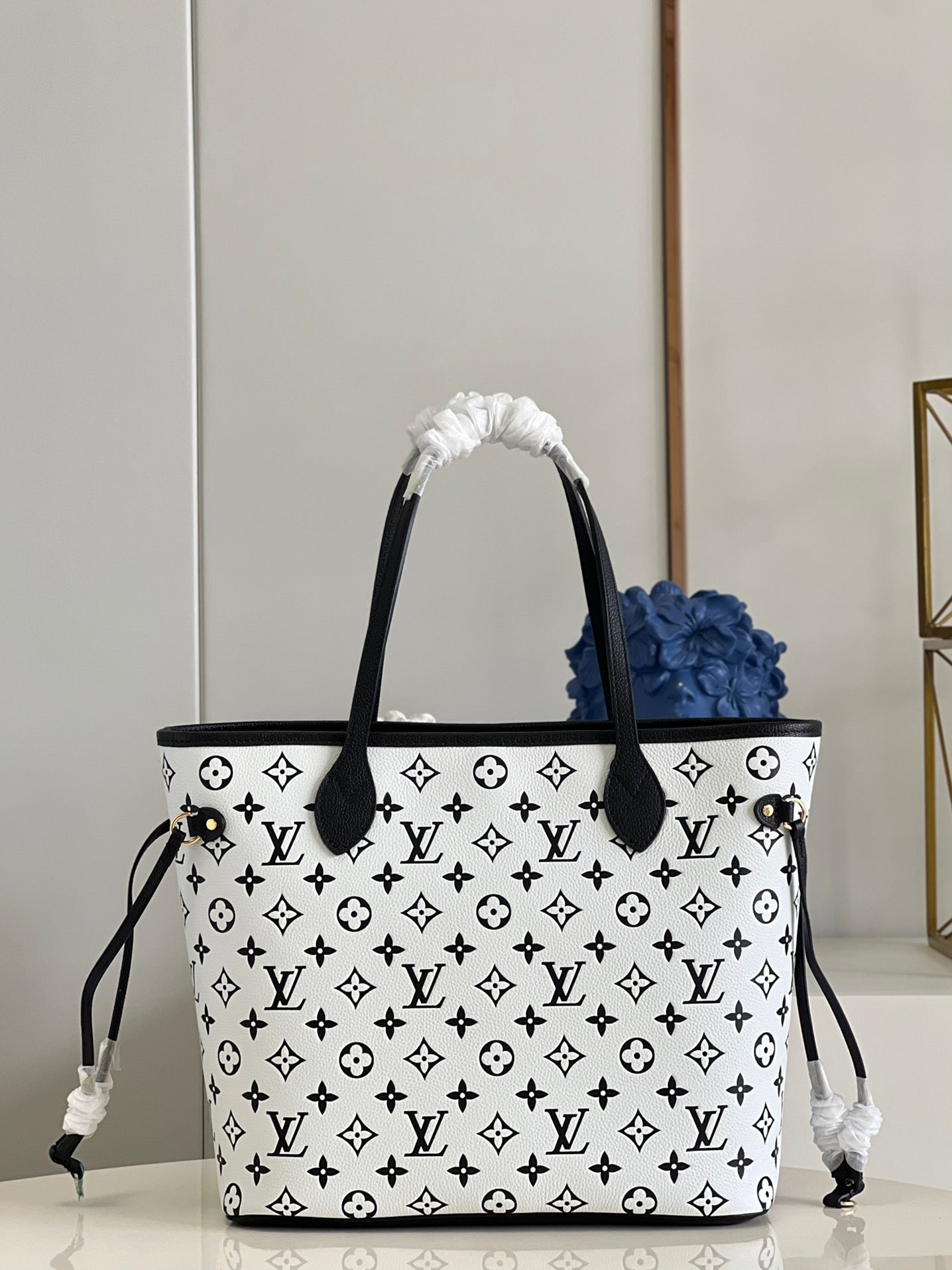 Louis Vuitton Neverfull MM Monogram Empreinte Black/White For Women,  Tote Bags 12.2in/31cm Louis Vuitton M46103