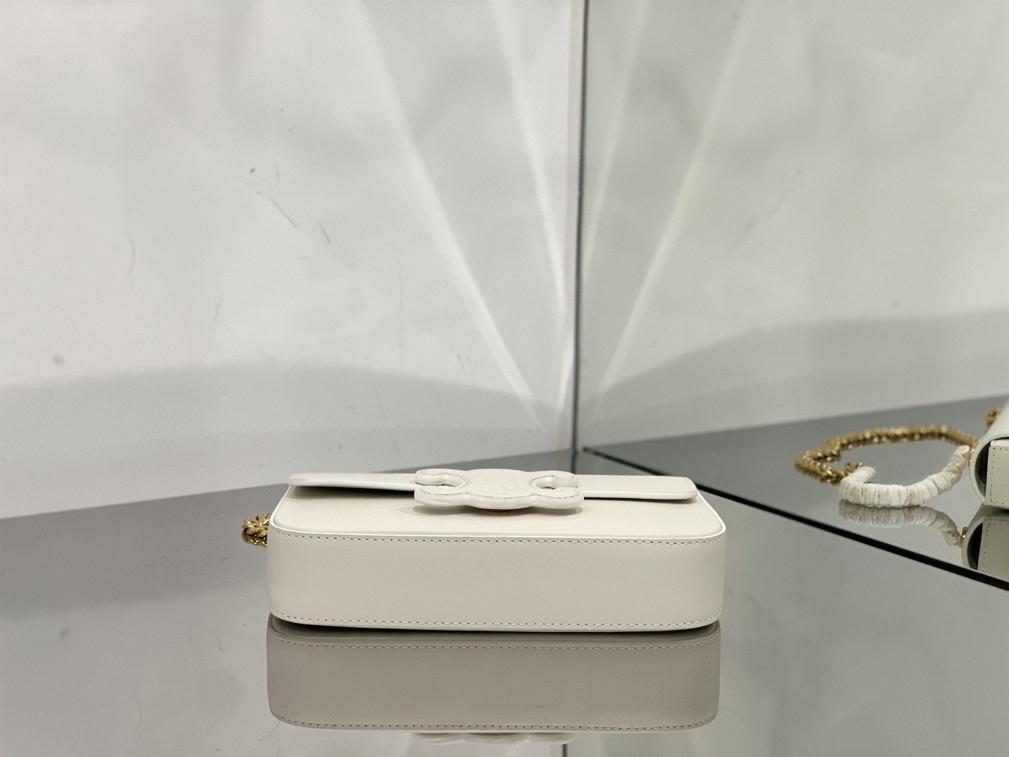 Chain Shoulder Bag Cuir Triomphe White For Women 7.9in/20cm
