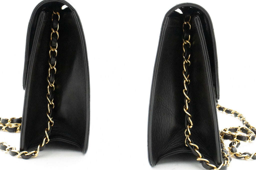 CHANEL Chain Shoulder Bag Clutch Black Quilted Flap Lambskin Purse j98