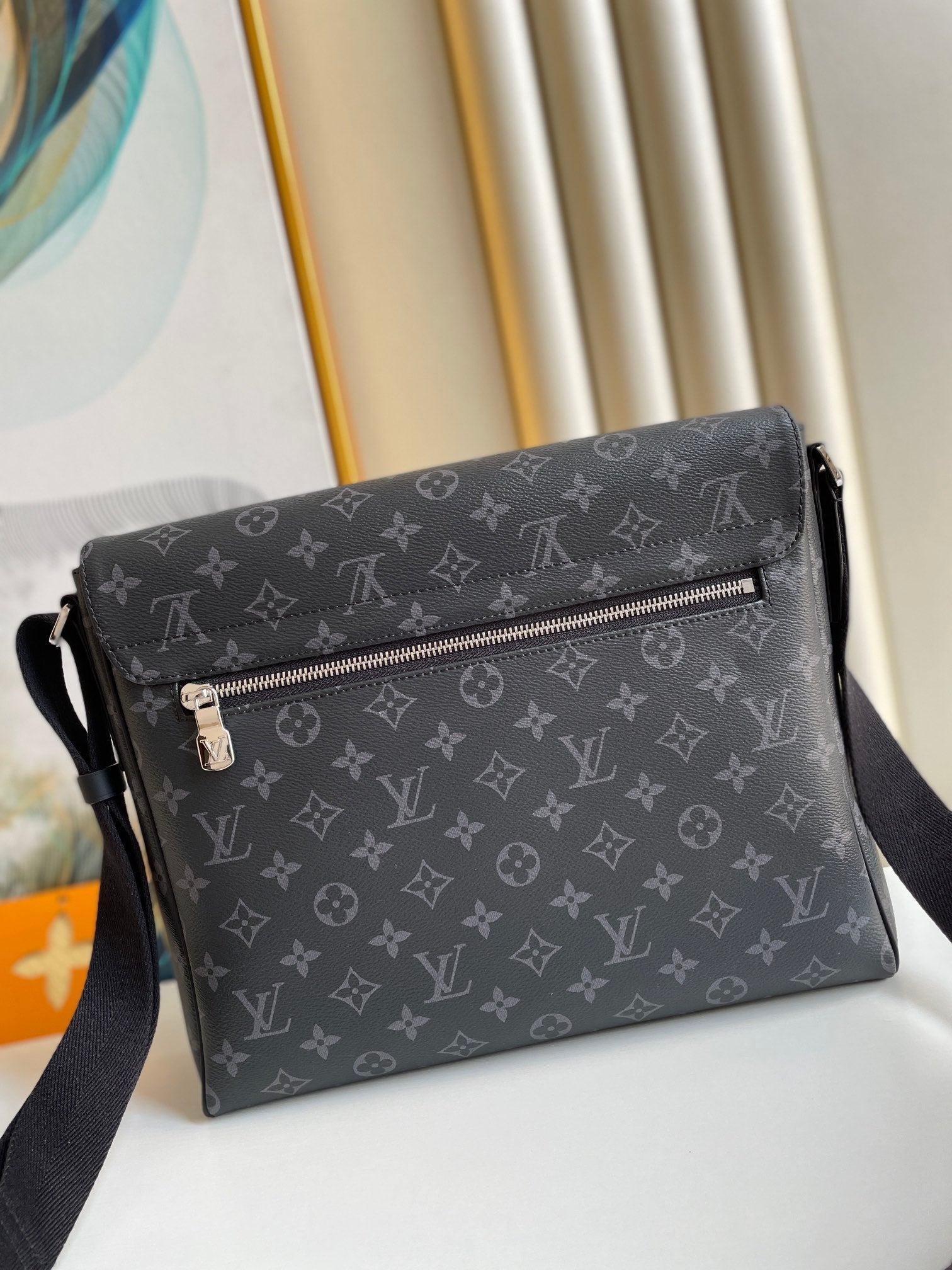 Louis Vuitton Diorstrict MM Monogram Eclipse Canvas For Men, Bags, Shoulder And Crossbody Bags 12.2in/31cm Louis Vuitton M44001