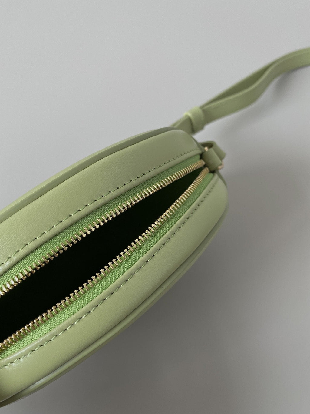 Crossbody Oval Purse Cuir Triomphe Mint Green For Women 6in/16cm