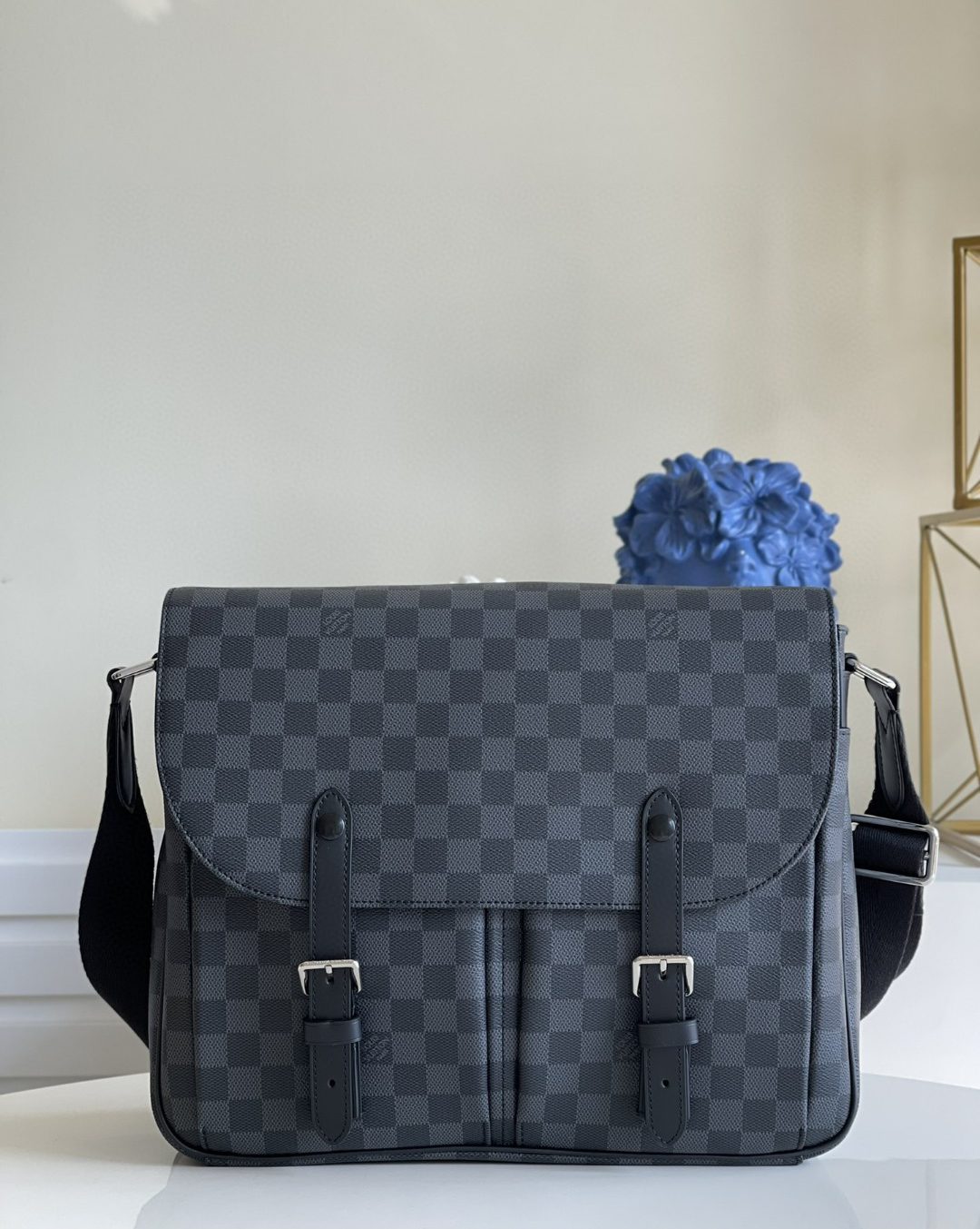 Louis Vuitton Christopher Messenger Bag Damier Graphite Canvas For Men, Bags, Shoulder And Crossbody Bags 13in/33cm Louis Vuitton N41500