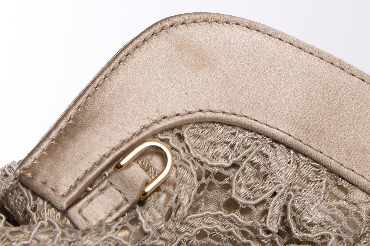 Dolce & GaBurberryana Beige Lace Clutch