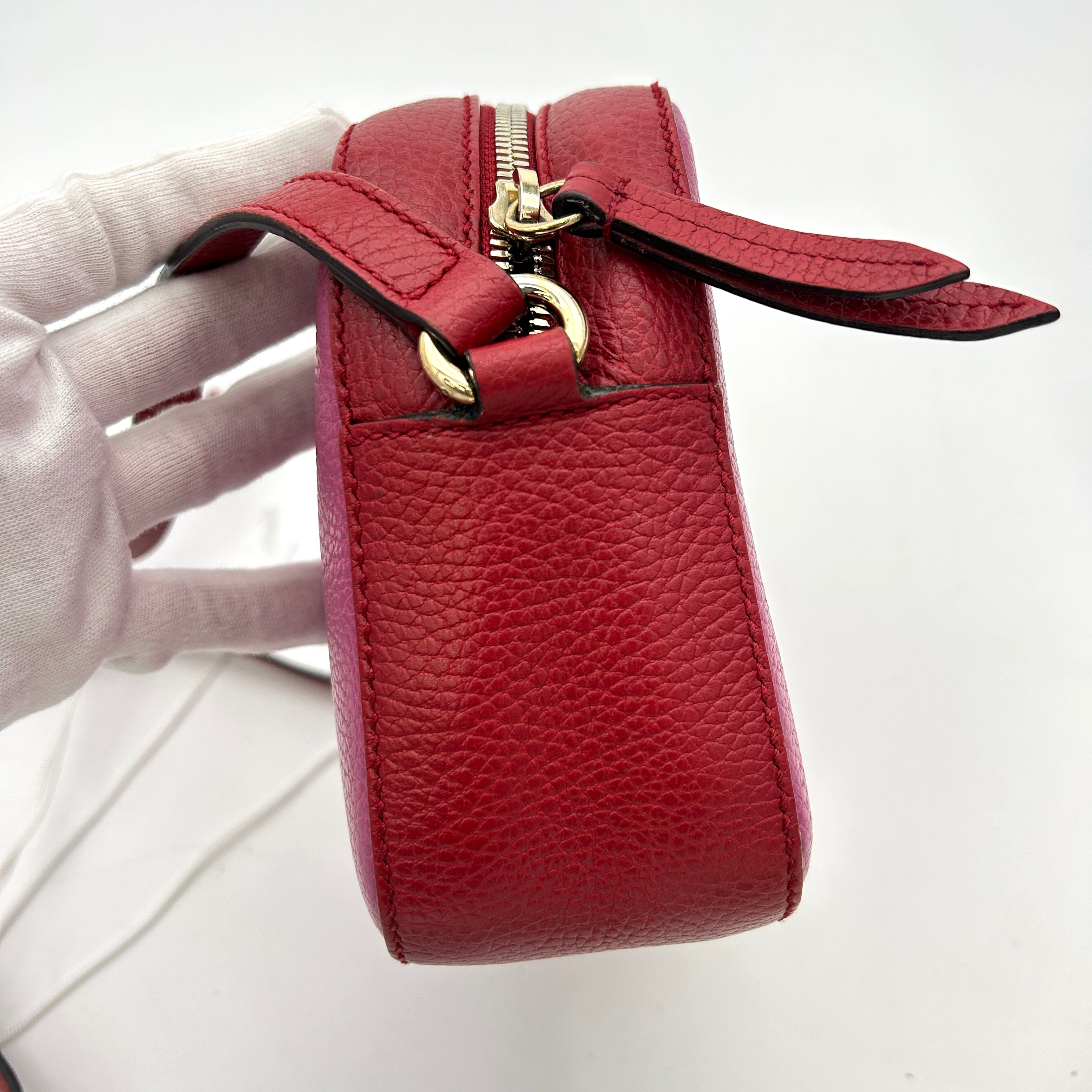 Gucci Soho Small Shoulder Bag in pink and red leather LA12338