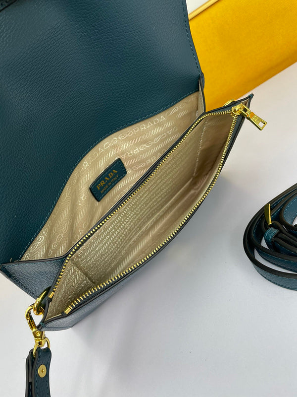 Barnes-Bags - Prada Bags - 989