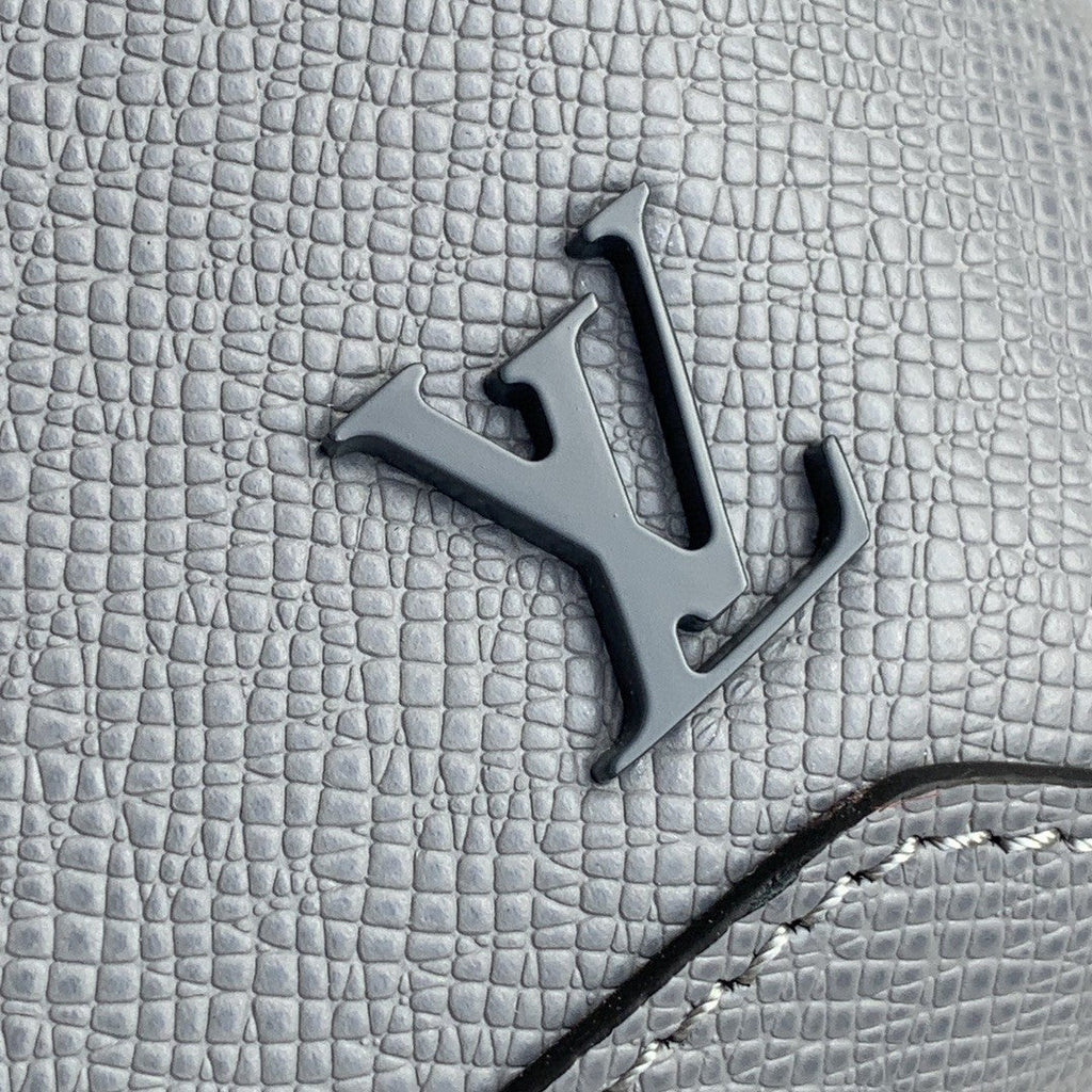Louis Vuitton Avenue Sling Bag Taiga Grey For Men, Bags, Crossbody Bags 12.2in/31cm Louis Vuitton M30801