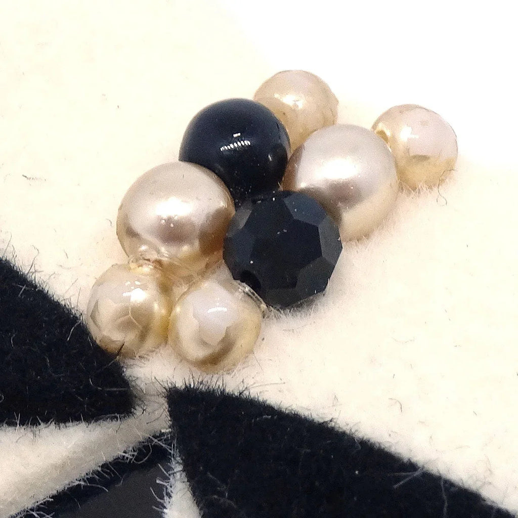 CHANEL 2002 Fall Pearl Bow Brooch