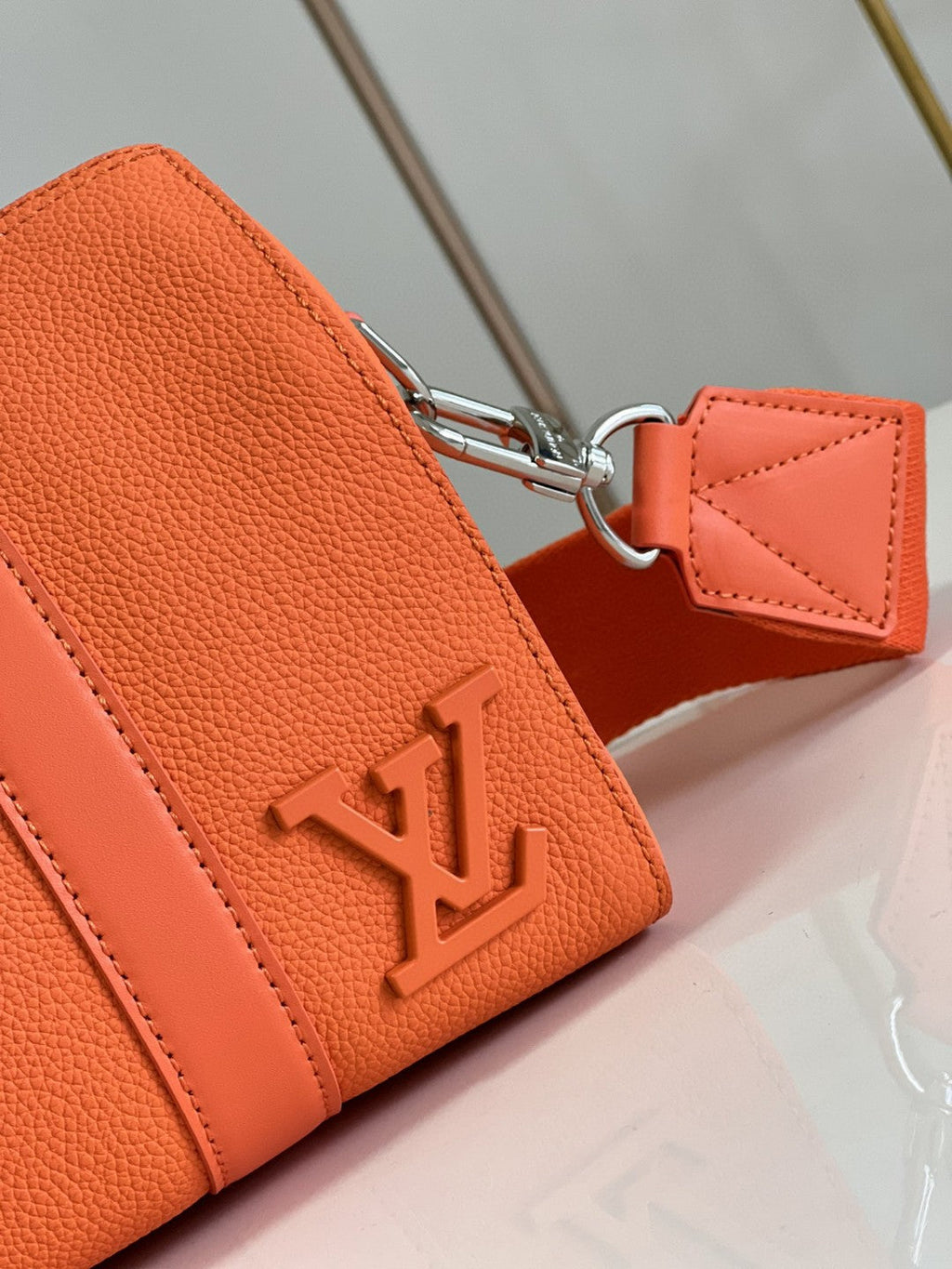Louis Vuitton City Keepall Aerogram Orange For Men, Bags, Shoulder And Crossbody Bags 10.6in/27cm Louis Vuitton
