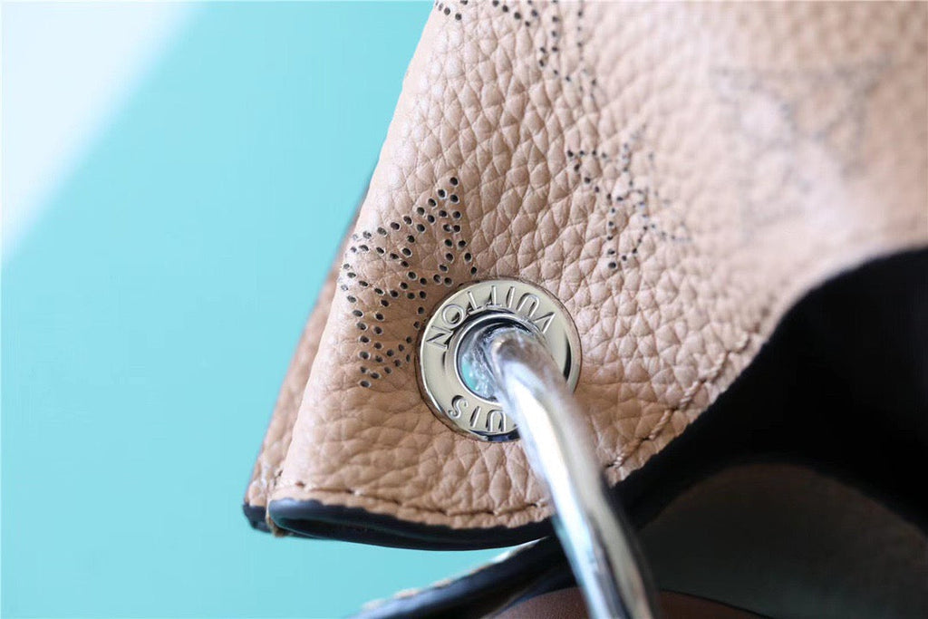 Louis Vuitton Carmel Hobo Bag Mahina Galet For Women, WomenÃƒÂ¢Ã¢â€šÂ¬Ã¢â€žÂ¢s Handbags, Shoulder Bags And Crossbody Bags 13.8in/35in Louis Vuitton