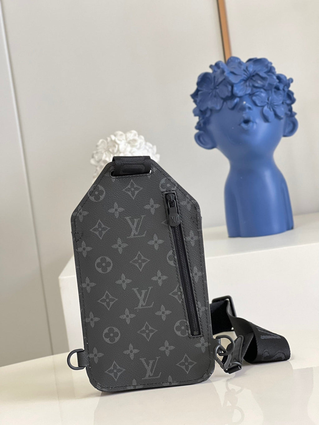 Louis Vuitton Saumur Slingbag Monogram Eclipse Black For Men, Bags, Crossbody Bags 7.1in/18cm Louis Vuitton M45912
