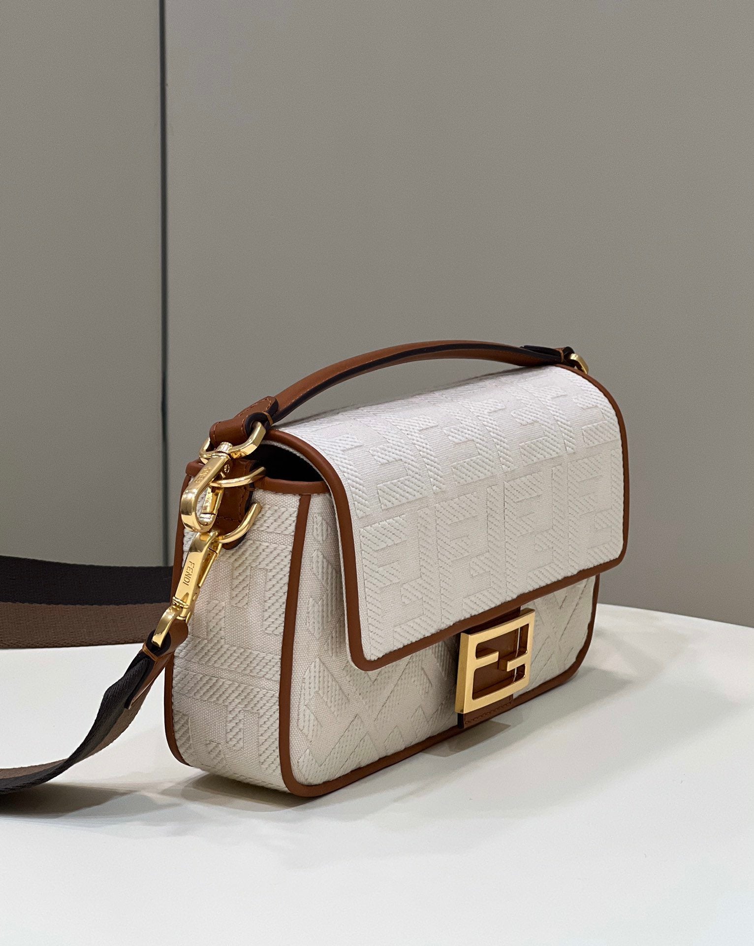 Baguette White For Women, Women’ Handbags, Shoulder And Crossbody Bags 10.6in/27cm FF 8BR600