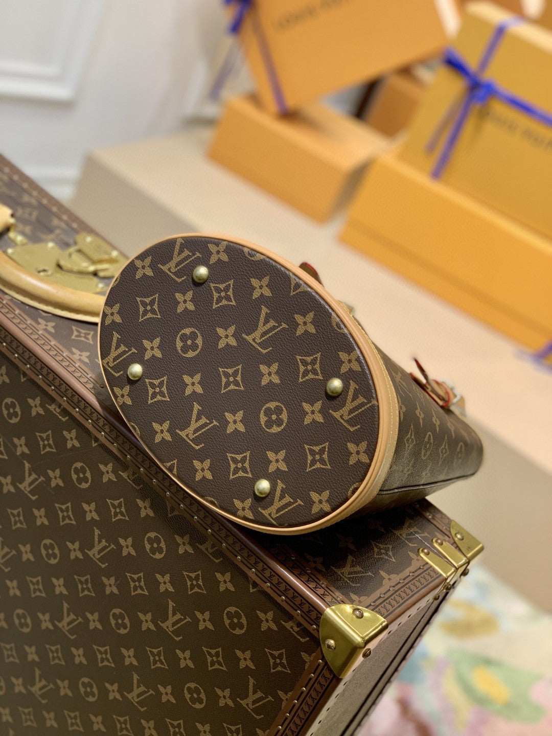 Louis Vuitton Petit Bucket Bag Monogram Canvas For Women, WomenÃƒÂ¢Ã¢â€šÂ¬Ã¢â€žÂ¢s Handbags, WomenÃƒÂ¢Ã¢â€šÂ¬Ã¢â€žÂ¢s Shoulder Bags 10.2in/26cm Louis Vuitton M42238