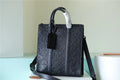 Louis Vuitton Sac Plat Cross Taurillon Black For Men, Bags, Shoulder And Crossbody Bags 28.5in/11.2cm Louis Vuitton M59960