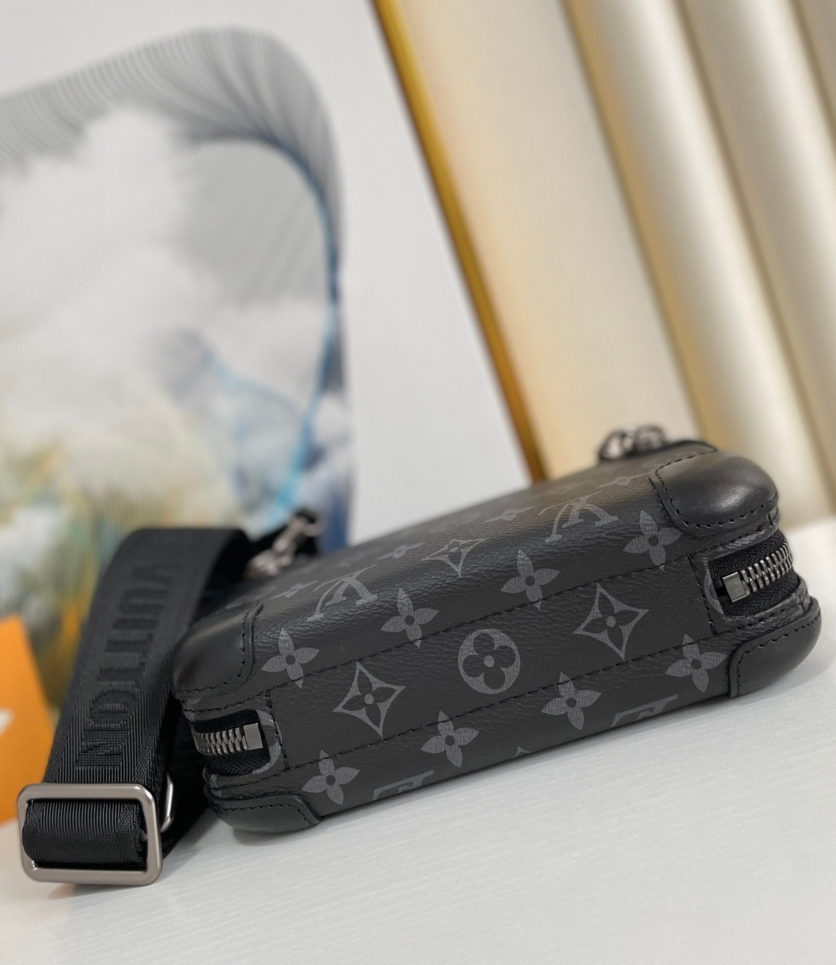Louis Vuitton Horizon Clutch Monogram Eclipse For Men, Bags, Shoulder And Crossbody Bags 8.3in/21cm Louis Vuitton M45579