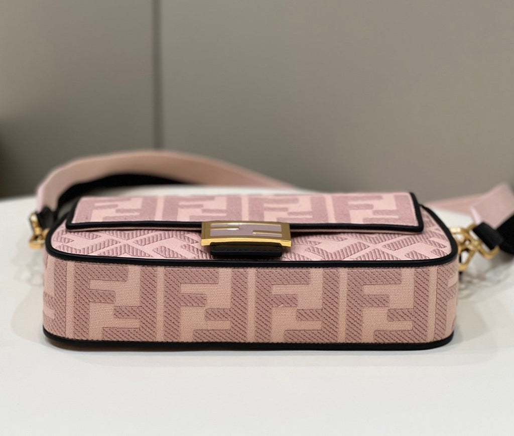 Baguette Light Pink For Women, Women’ Handbags, Shoulder And Crossbody Bags 10.6in/27cm FF 8BR600