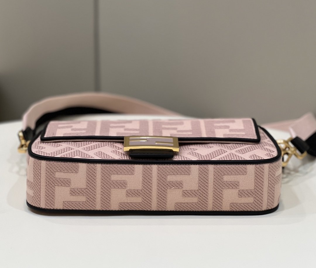 Baguette Light Pink For Women, Women’ Handbags, Shoulder And Crossbody Bags 10.6in/27cm FF 8BR600